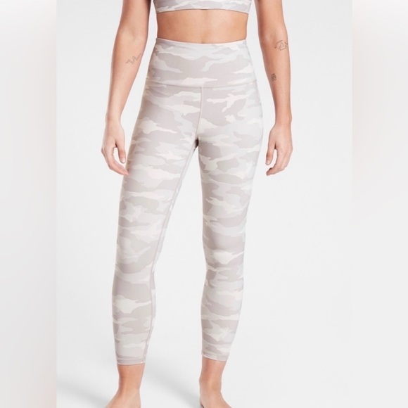 Athleta Elation Camo 7/8 Legging - Size XS - Picture 1 of 9